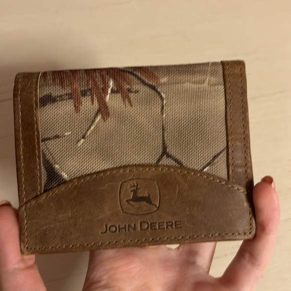 JOHN DEERE CAMOUFLAGE TRIFOLD WALLET - Picture 2 of 4